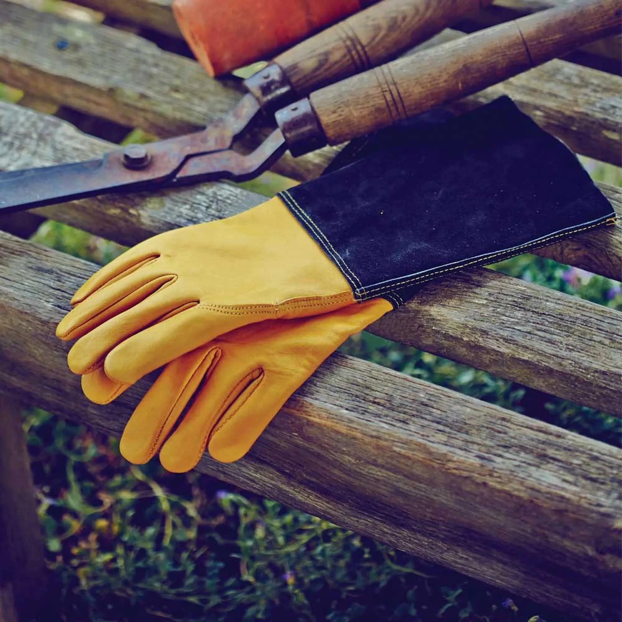 Town & Country Leather Artisan Gauntlet Gloves