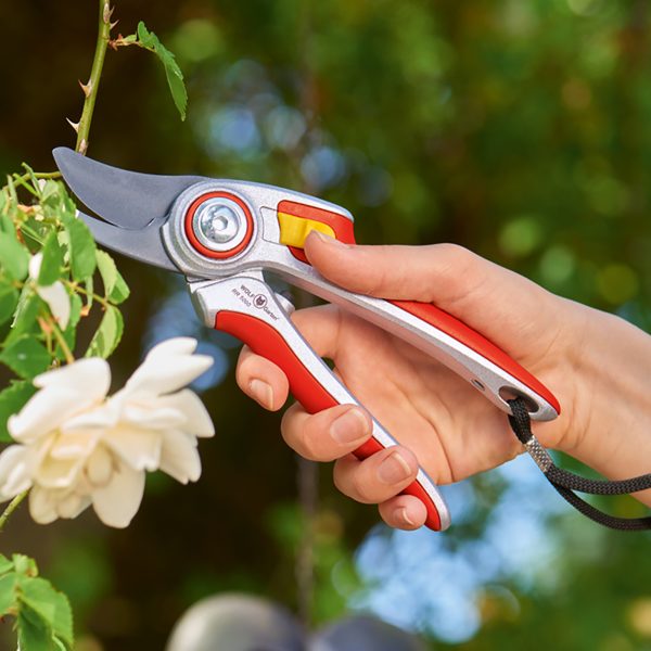 Wolf Garten Professional Bypass Aluminium Secateurs - Image 2